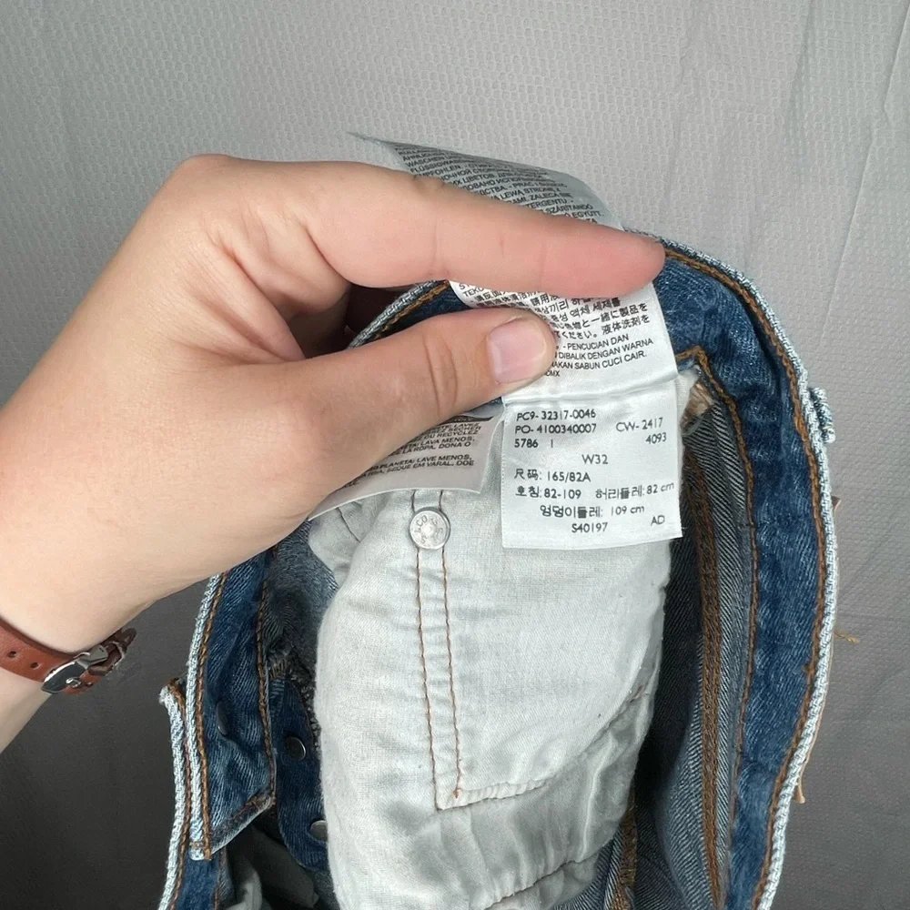 Levi’s 501 Cutoff Denim Shorts High Rise Button Fly Distressed size 32